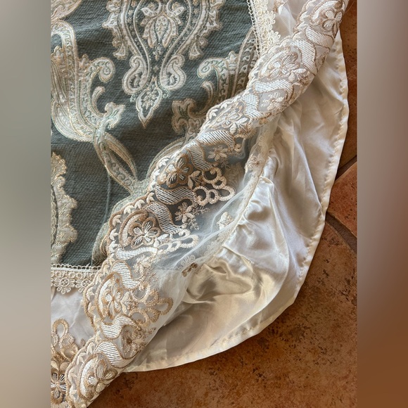 Lace Anti-Slip Chair Pad Seat Cushion with Tie Square raffles Hanging 50x50cm - Picture 5 of 10